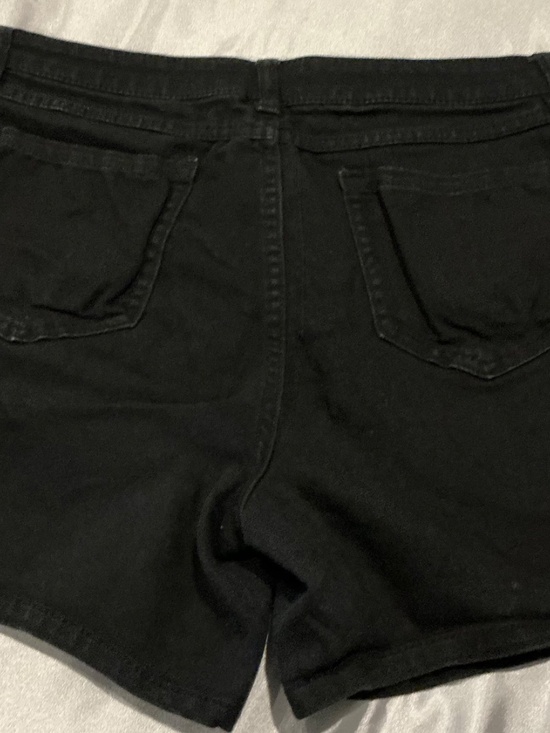 Shorts - Picture 4 of 4